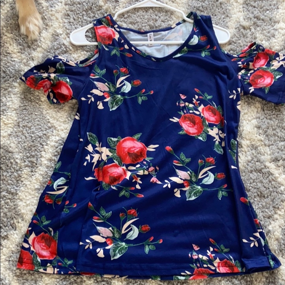Blue floral top